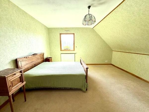 PLOUAGAT CENTRE- Maison familiale 329 m2 hab.
