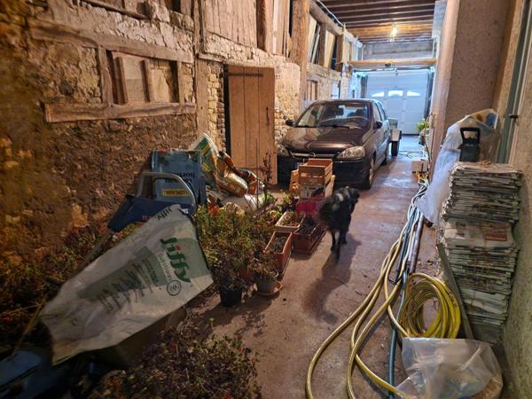 Dpt Vosges (88), à vendre secteur VITTEL de village T6 de 324 m2 + HANGAR / 1500 m2 TERRAIN