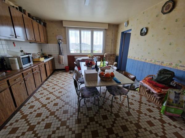 Dpt Vosges (88), à vendre secteur VITTEL de village T6 de 324 m2 + HANGAR / 1500 m2 TERRAIN