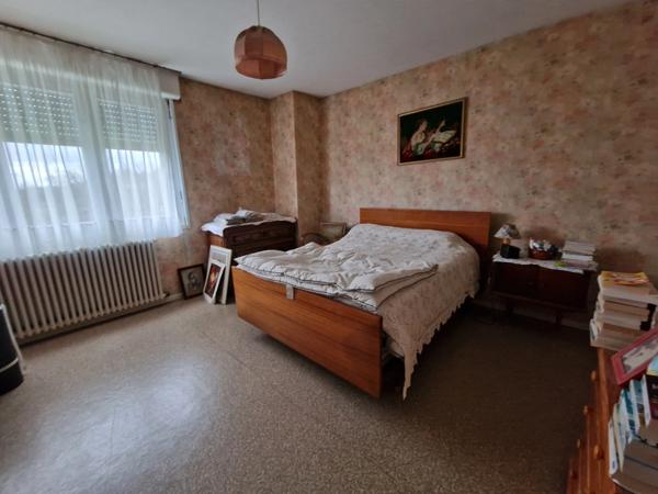 Dpt Vosges (88), à vendre secteur VITTEL de village T6 de 324 m2 + HANGAR / 1500 m2 TERRAIN