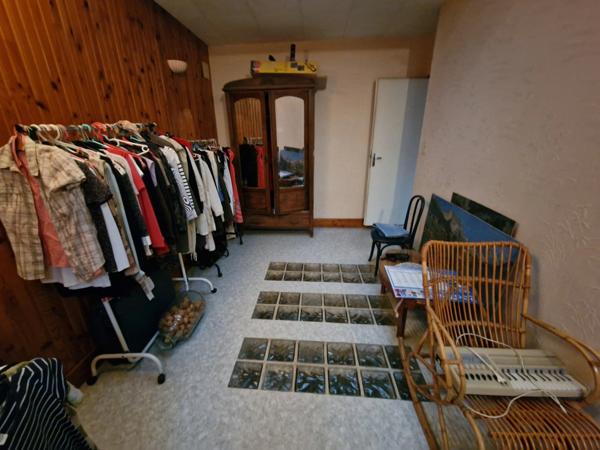 Dpt Vosges (88), à vendre secteur VITTEL de village T6 de 324 m2 + HANGAR / 1500 m2 TERRAIN