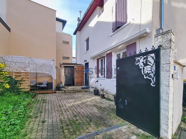 Exclusivité: Maison au charme de l'ancien 4 chambres avec Jardin et Terrasse à Chavanoz