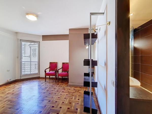 Marseille (13007) Vue directe Vieux-Port – Appartement traversant de 130 m² avec garage en sus