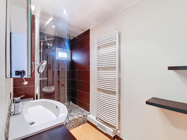 Marseille (13007) Vue directe Vieux-Port – Appartement traversant de 130 m² avec garage en sus