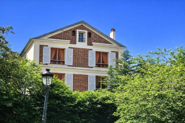 Puteaux (92800) IMMEUBLE / MAISON - PUTEAUX / LES BERGERES 350 m² Garage et 2 parking