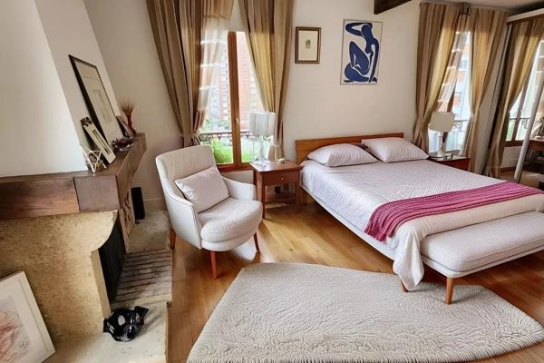 Puteaux (92800) IMMEUBLE / MAISON - PUTEAUX / LES BERGERES 350 m² Garage et 2 parking