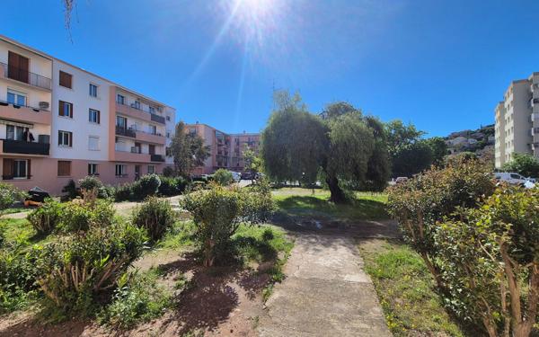 Appartement à vendre    4 pièces • 65,90 m2 Saint-Raphaël
