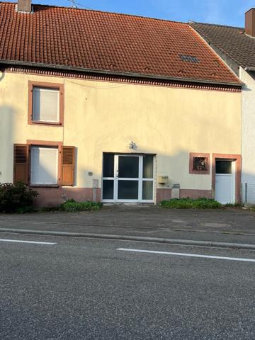 Maison individuelle mitoyenne 2 côtés d'environ 106m2 sur un terrain de 328m2 située à KESKASTEL