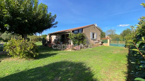 Maison plain-pied avec terrain de 1348 m² et garage à Ruoms (07120)