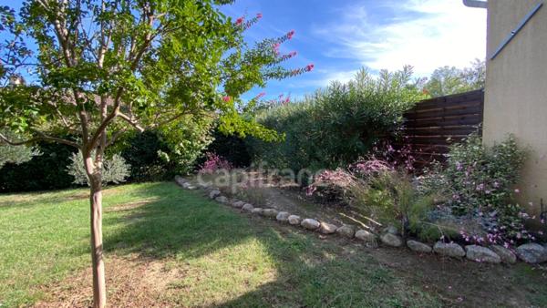 Maison plain-pied avec terrain de 1348 m² et garage à Ruoms (07120)