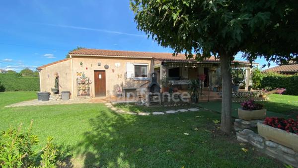 Maison plain-pied avec terrain de 1348 m² et garage à Ruoms (07120)