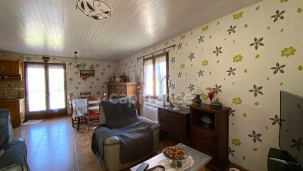 Maison plain-pied avec terrain de 1348 m² et garage à Ruoms (07120)