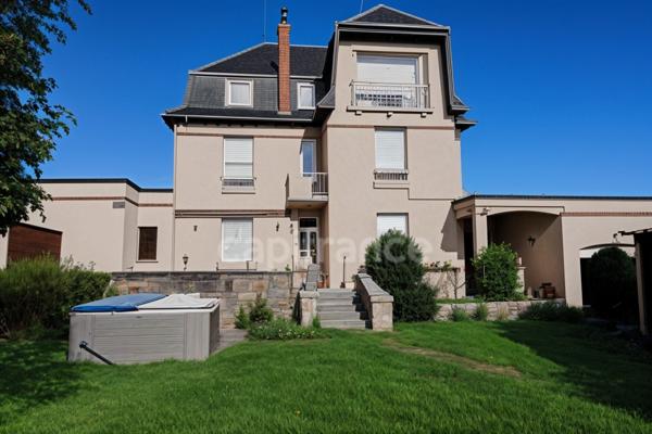 Superbe Maison Bourgeoise avec Vue Panoramique sur Maurs (15)