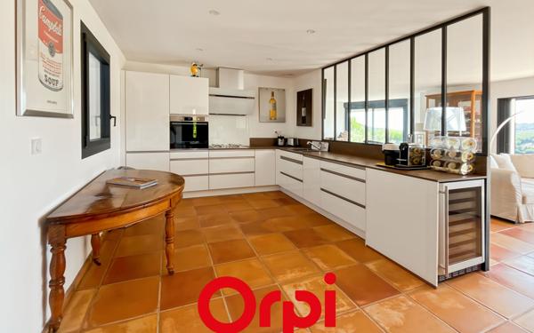 Maison à vendre    6 pièces •  Le Castellet