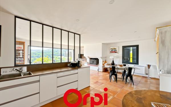 Maison à vendre    6 pièces •  Le Castellet