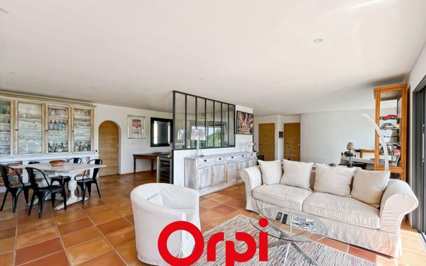 Maison à vendre    6 pièces •  Le Castellet