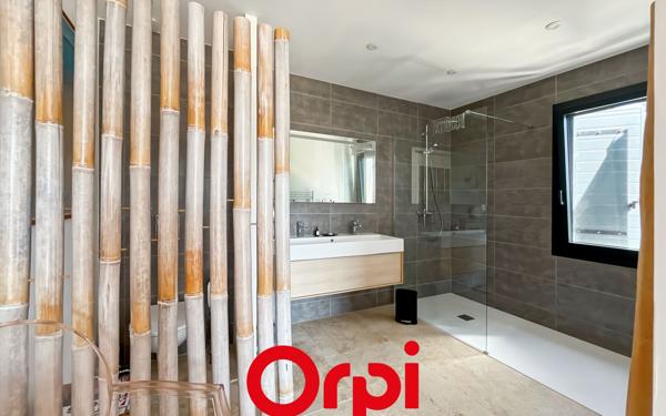 Maison à vendre    6 pièces •  Le Castellet