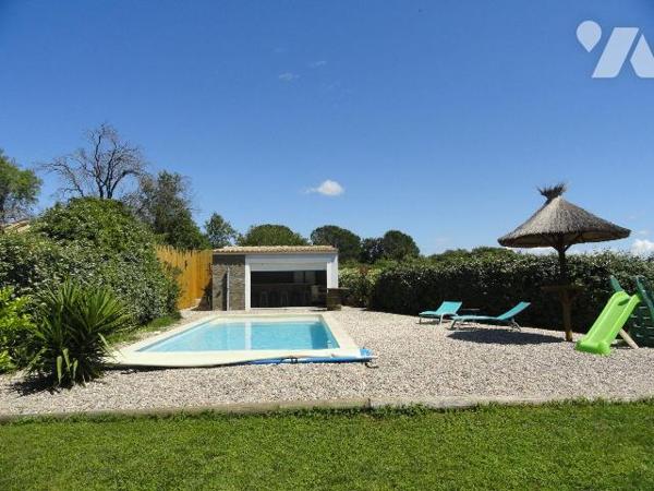 Sur les hauteurs en fond d'impasse villa de 2013 d'une superficie de 130.88 m² habitables sur u...