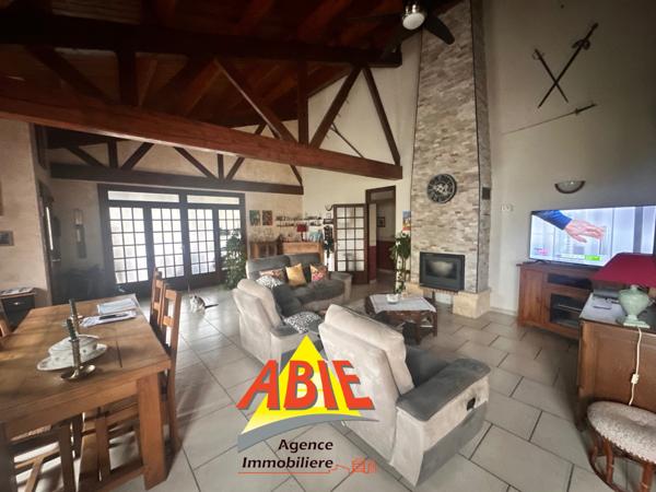 Maison  10 pièce(s)  8 chambre(s)  272.86 m²