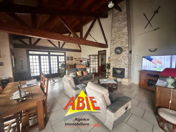 Maison  10 pièce(s)  8 chambre(s)  272.86 m²