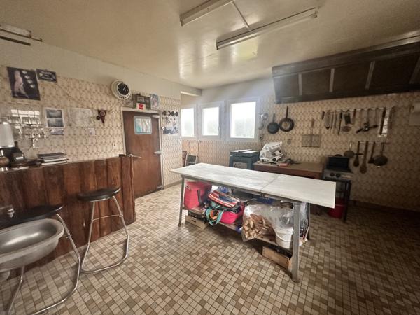 Maison  10 pièce(s)  8 chambre(s)  272.86 m²