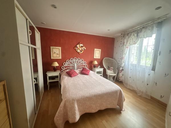 Maison  10 pièce(s)  8 chambre(s)  272.86 m²