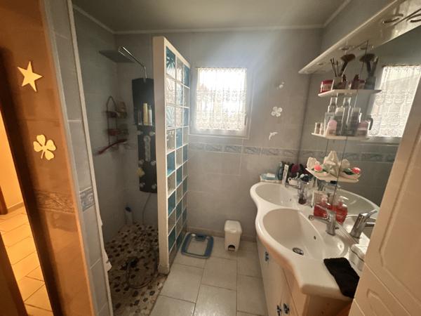 Maison  10 pièce(s)  8 chambre(s)  272.86 m²