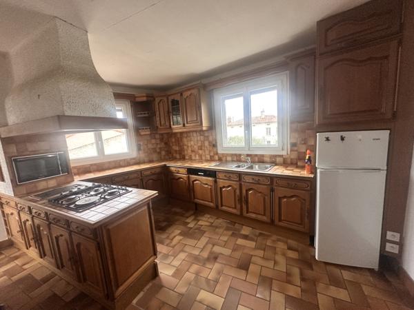 Maison  10 pièce(s)  8 chambre(s)  272.86 m²