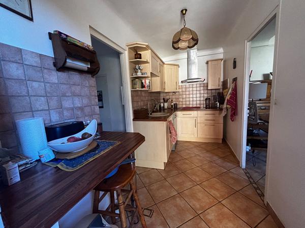 Maison en pierre avec jardin