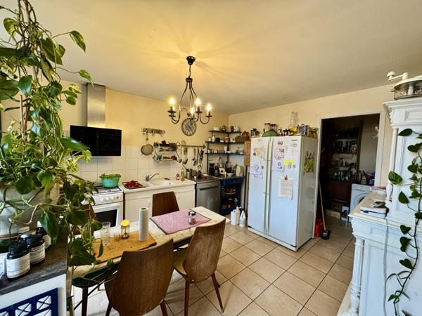 Soubran (17150) Ensemble immobilier, T3 loué, grange et dépendances à Soubran!