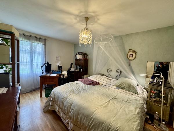 Soubran (17150) Ensemble immobilier, T3 loué, grange et dépendances à Soubran!