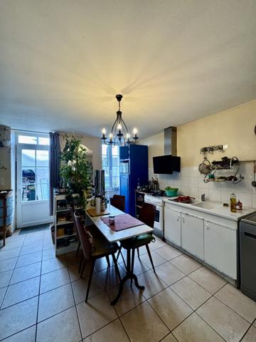 Soubran (17150) Ensemble immobilier, T3 loué, grange et dépendances à Soubran!