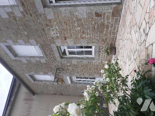 Maison en pierre, centre ville, 4 ch, jardin, garage centre ville AVRANCHES