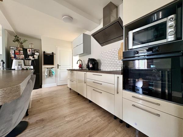Appartement
         4 pièces
        - 133 m² Exclusivité 259 000 € *