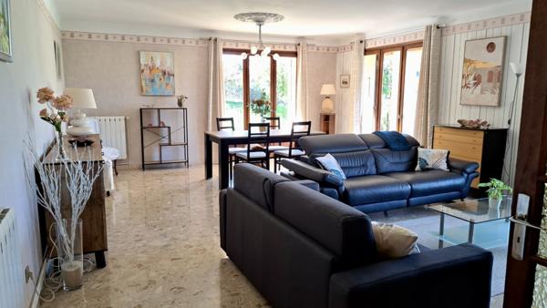 Marseille (13012) Bien d'exception, maison familiale de 290 m2 au calme absolu entre les 3 lucs et la Valentine