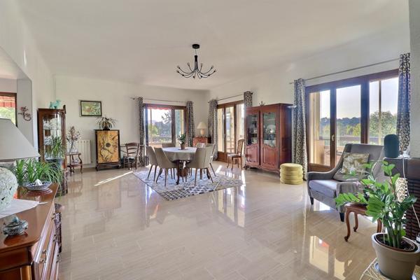 Marseille (13012) Bien d'exception, maison familiale de 290 m2 au calme absolu entre les 3 lucs et la Valentine