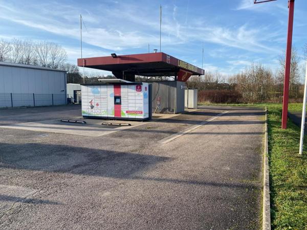 tres proche de tout commerces et sur un axe tres passant