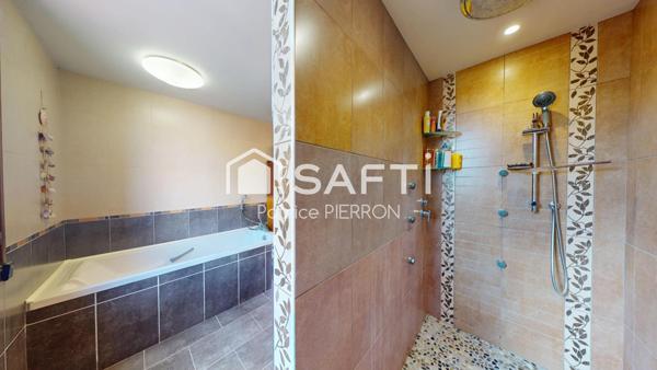 Le Crès – Maison avec piscine et 2 appartements