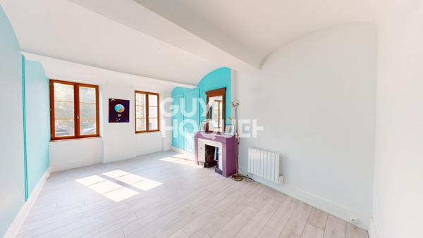 LORIOL-SUR-DRÔME – Ensemble immobilier composé d'une maison et d'un immeuble avec cour intérieure