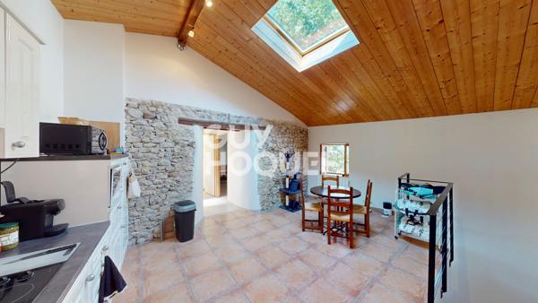 LORIOL-SUR-DRÔME – Ensemble immobilier composé d'une maison et d'un immeuble avec cour intérieure