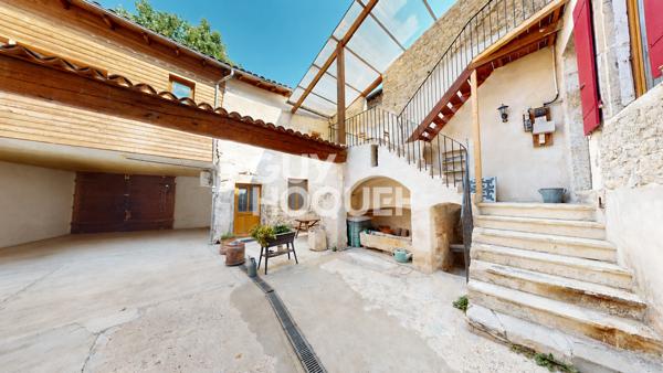 LORIOL-SUR-DRÔME – Ensemble immobilier composé d'une maison et d'un immeuble avec cour intérieure
