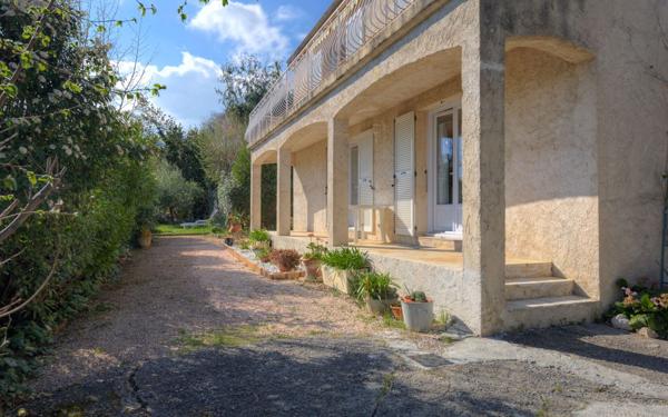 Maison à vendre    7 pièces • 152 m2 Saint-Jeannet