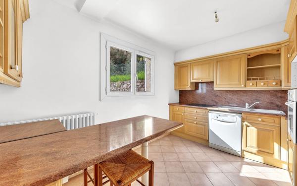 Maison à vendre    7 pièces • 152 m2 Saint-Jeannet