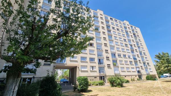 Appartement F2 à Mantes La Jolie de 49m² avec parking et cave