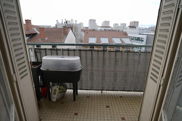 T3  avec balcon proche métro A