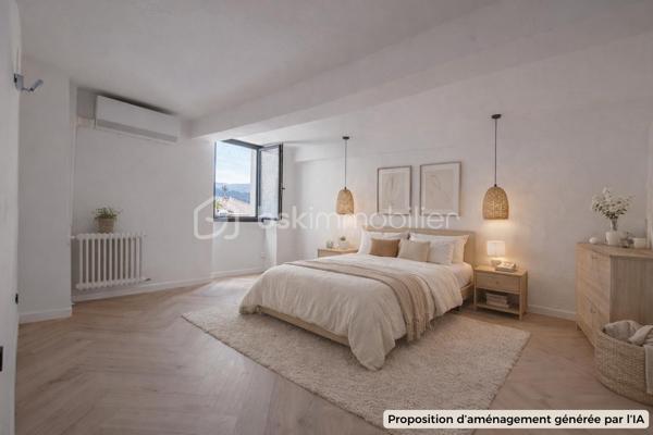Et si vous trouviez enfin un bien qui ne ressemble à aucun autre ?

Au CALME, au fond d’une impasse, découvrez cette maison de village rénovée d'environ 88 m², offrant une atmosphère chaleureuse et authentique au cœur du village.

Édifiée sur 4 niveaux, elle séduit par sa distribution intelligente et son charme unique, mêlant avec élégance le cachet de l’ancien et le confort moderne.

💛 Le véritable coup de cœur :
👉 une superbe pièce de vie cathédrale, baignée de lumière, avec murs en pierres apparentes et cuisine NEUVE, pensée pour des moments de convivialité.

Côté nuit, la maison propose :
👉 deux belles chambres
👉 une troisième pièce pouvant faire office de bureau, dressing ou chambre d’appoint

En rez-de-chaussée, une grande entrée permet d’aménager facilement un espace buanderie ou vestiaire.

Un atout rare dans le village :
👉 une cave / local attenant avec entrée indépendante, aujourd’hui utilisée en espace de stockage, idéale pour vélos, équipements ou projet complémentaire.

📍 Vous profitez ici :
• d’un environnement calme
• de la vie de village à pied (commerces, restaurants)
• d’un parking gratuit à proximité immédiate, véritable confort au quotidien

💡 Prestations :
climatisation, parquet, cuisine récente, double vitrage aluminium à ouvrants cachés pour un maximum de lumière.

👉 Un bien rare, plein de charme et de caractère, idéal en résidence principale, secondaire ou investissement.

📞 Disponible immédiatement pour une visite