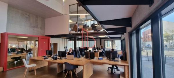 Bureau de 355 m² à vendre à Bordeaux Bassins A Flot