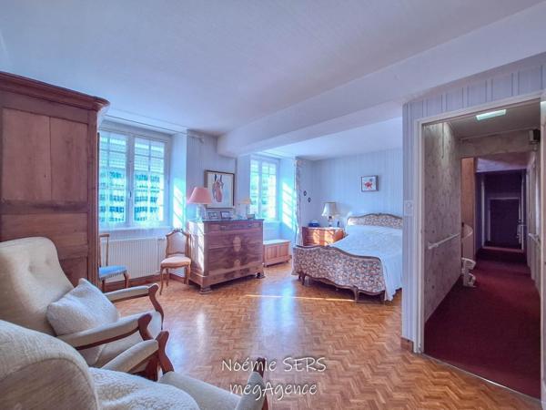 Maison à Cholet, 49300 - 15 pièces 295m²