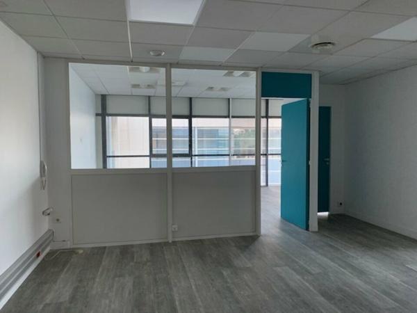 Bureaux à louer à Avignon dans immeuble sécurisé avec parking et ascenseur