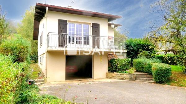 PROPRIETE TRADITIONNELLE édifiée sur vaste terrain